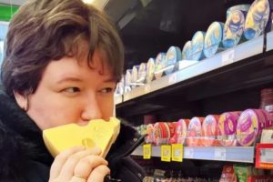 Куда обращаться если в магазине продают просроченный товар